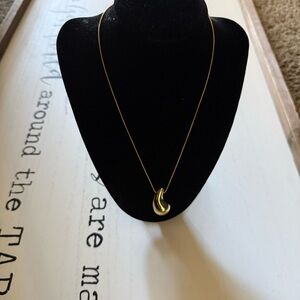 Gold Teardrop Pendant Necklace